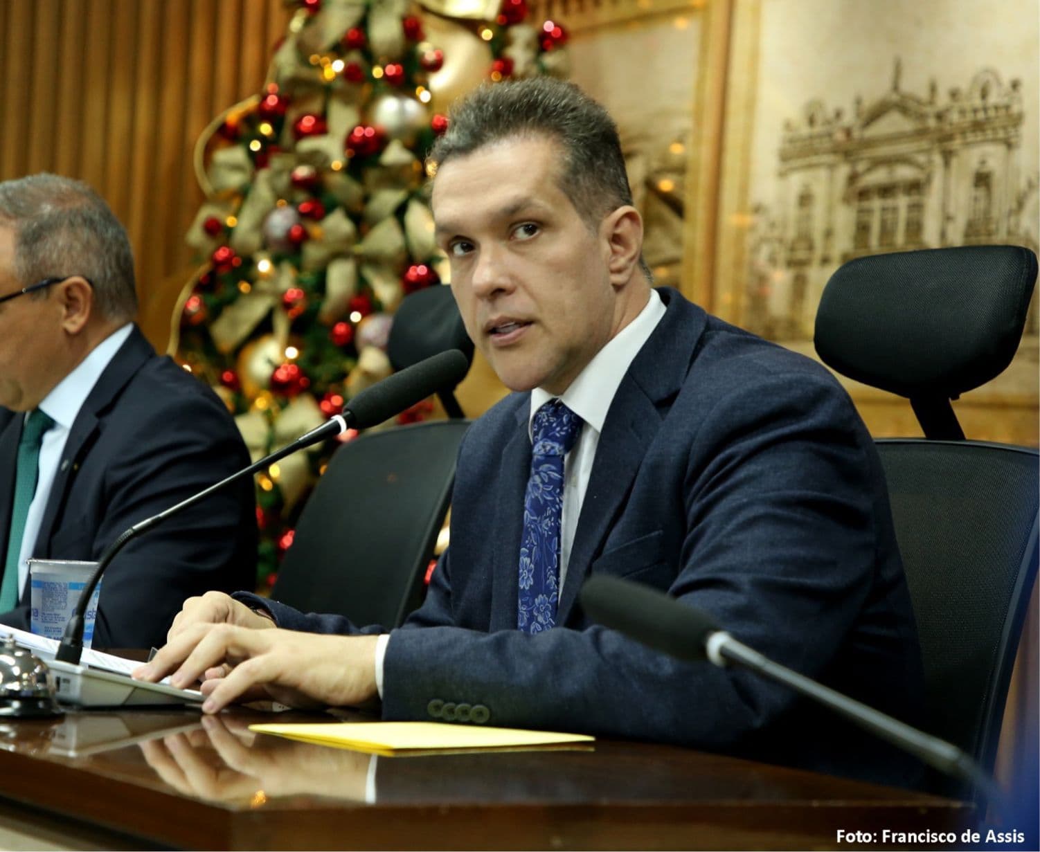 Presidente da Câmara de Natal, Eriko Jácome, recebe moção de apoio de vereadores após ataques de parlamentares do PT