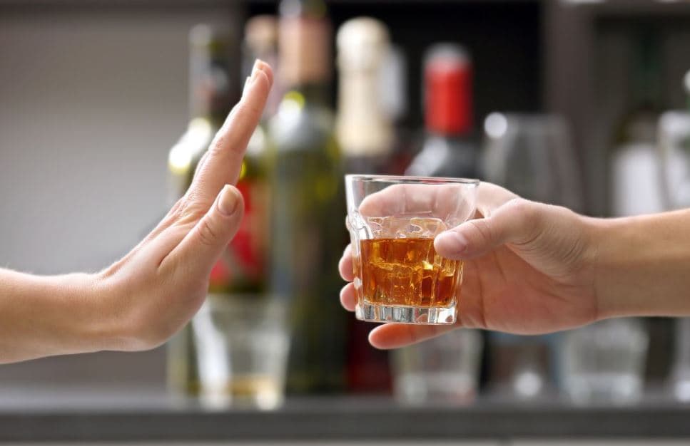 Taxa inédita de abstinência: 64% dos brasileiros declaram que não beberam álcool em 2025, aponta pesquisa