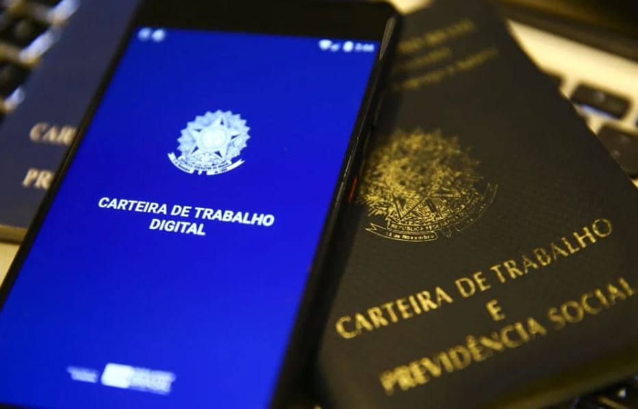 Desemprego recua para 5,4% em outubro, menor nível da série histórica do IBGE