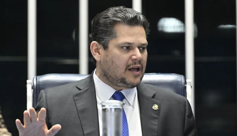 SEM PREVISÃO: Alcolumbre diz que sabatina de Messias para vaga no STF será realizada no "momento oportuno"