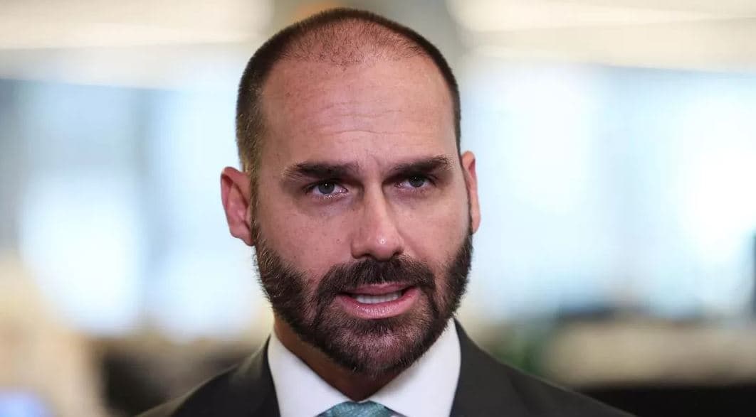 STF tem maioria para tornar Eduardo Bolsonaro réu por coação