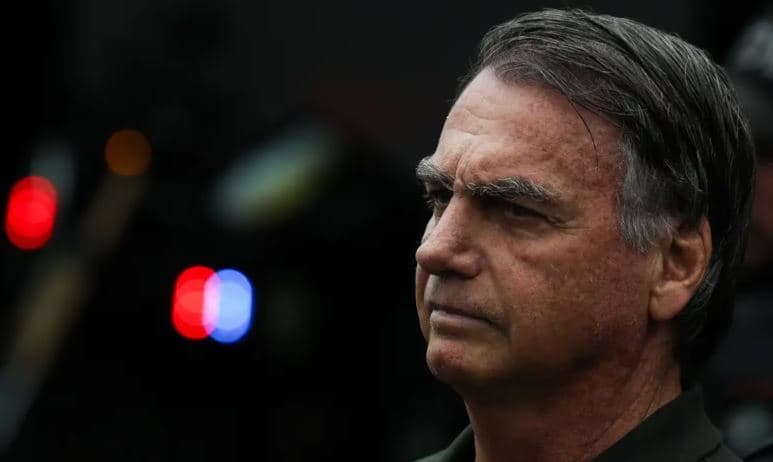 Bolsonaro estava em bom estado de saúde, sem soluço ou estresse, indica exame após prisão