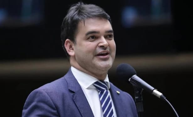 Governo Lula mira planos de saúde: projeto quer impedir reajuste para idosos