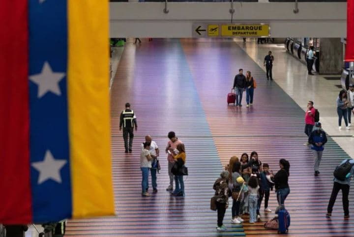 Voos internacionais são cancelados na Venezuela após alerta sobre ‘aumento da atividade militar'
