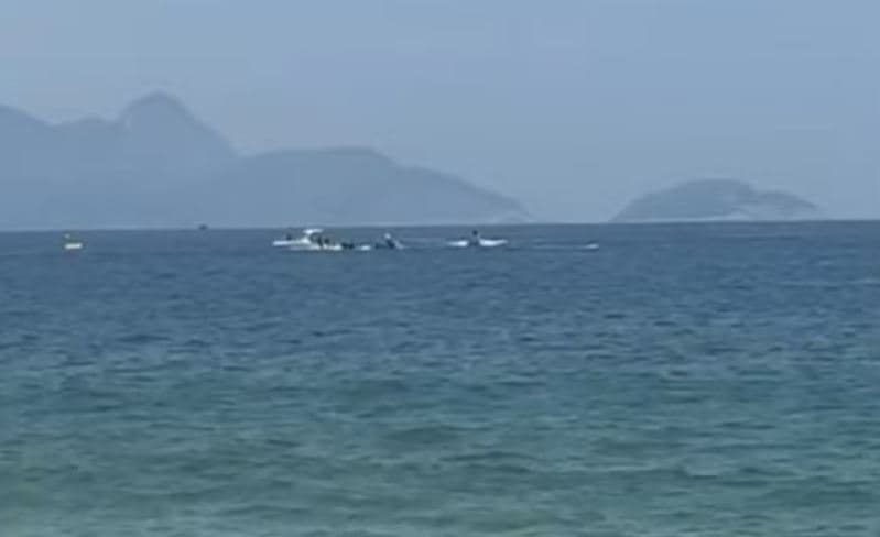 Avião que caiu em Copacabana fazia voo irregular de propaganda, diz prefeitura