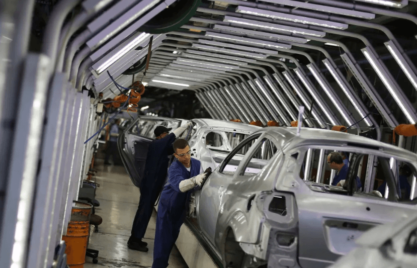 Governo mira alta nas tarifas de carros e aço para cobrir rombo de 2026