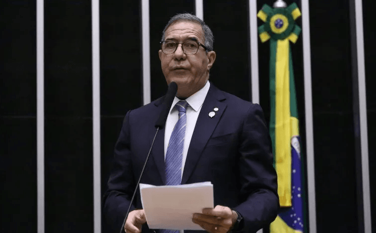 Relator ignora pressão do governo e mantém escala 6×1 com limite de 40h na PEC