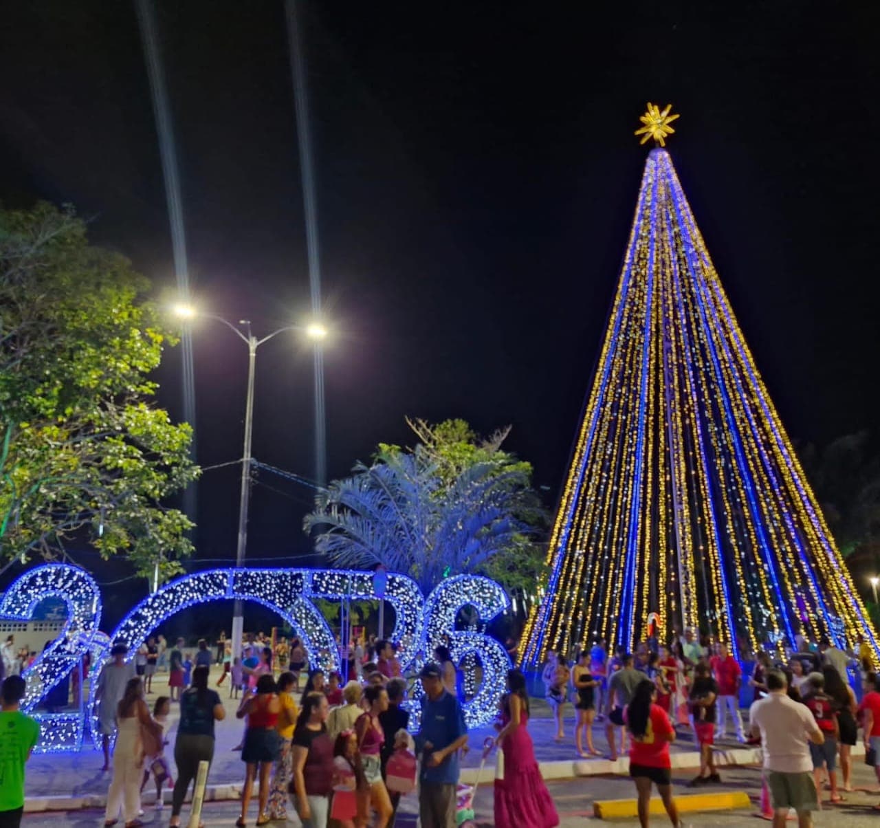 Acendimento da iluminação abre oficialmente a programação do Natal em Macaíba 2025