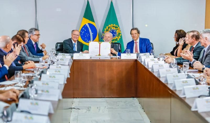 Lula prepara cobrança final a ministros antes de reforma eleitoral no governo