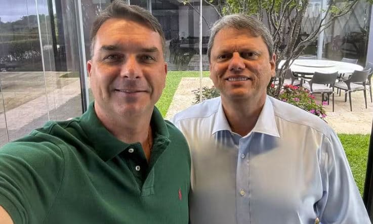 Em jantar, Centrão pressiona Flávio e diz que Tarcísio é melhor nome