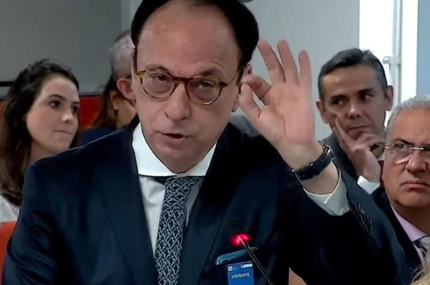 Promotor de SP com aposentadoria de R$ 68 mil se diz ‘abandonado' e quer mais um penduricalho: ‘auxílio-pijama'