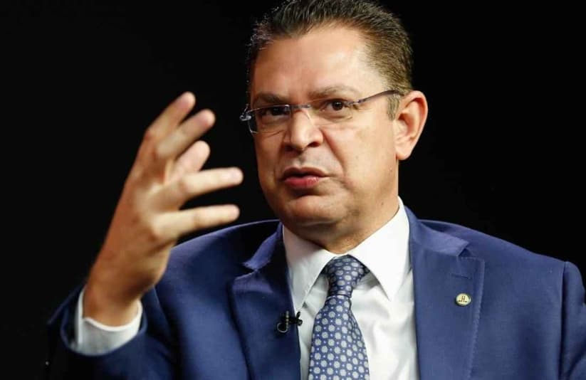 Líder do PL na Câmara acusa Moraes de "ditador psicopata" após STF cassar Zambelli