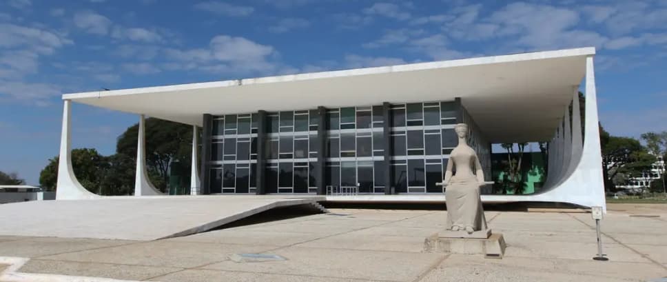 Alarme dispara no STF e prédio é evacuado às pressas; suspeita é de vazamento de gás