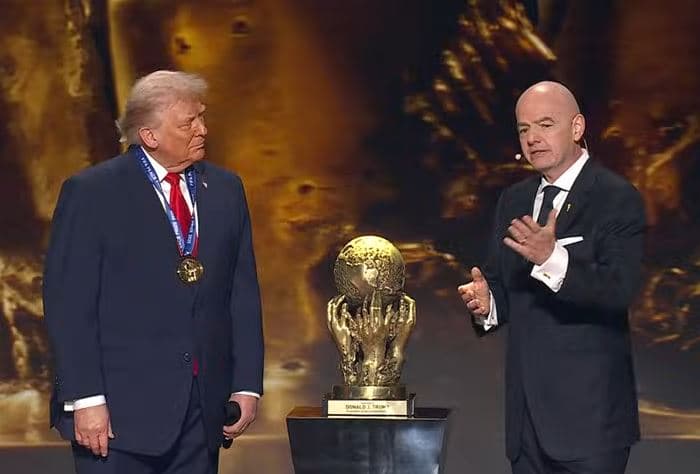 Trump recebe o Prêmio da Paz da Fifa durante o sorteio dos grupos da Copa do Mundo 2026