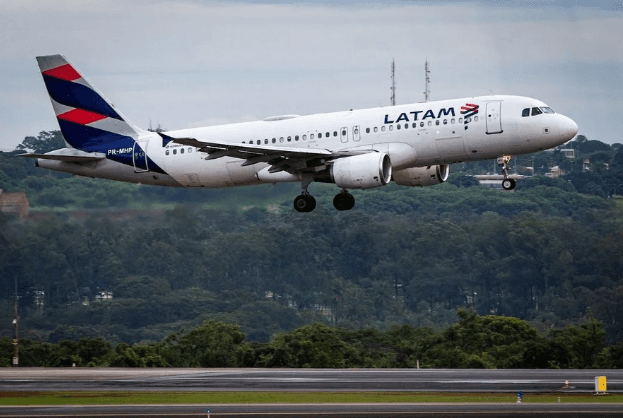 Latam se pronuncia após carregador portátil pegar fogo em voo entre São Paulo e Brasília