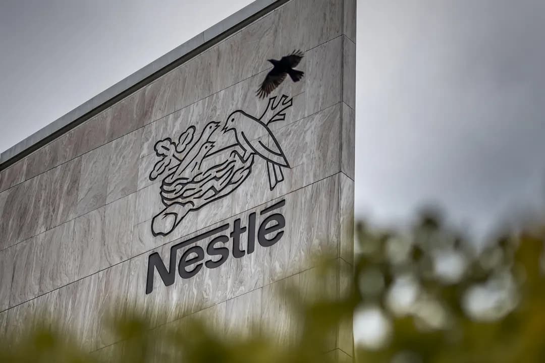BEBÊS EM PERIGO: Anvisa veta leite da Nestlé por bactéria que causa vômito e diarreia - saiba quais lotes evitar