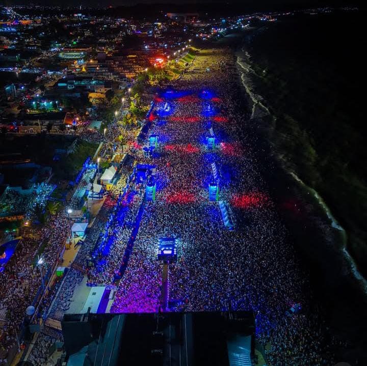 VÍDEO E FOTOS: Réveillon em Natal reúne multidão na praia de Ponta Negra