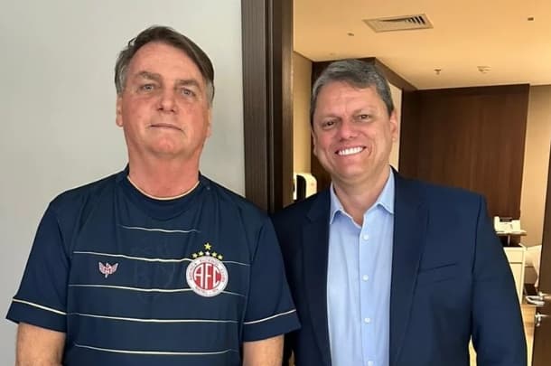 Bolsonaro quer visita de Tarcísio na Papudinha: STF decide se libera encontro