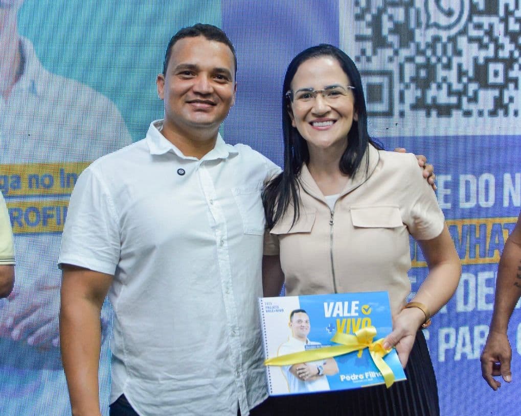 Pré-candidatura de Pedro Filho a deputado federal avança e conquista apoio da vereadora Camila Araújo