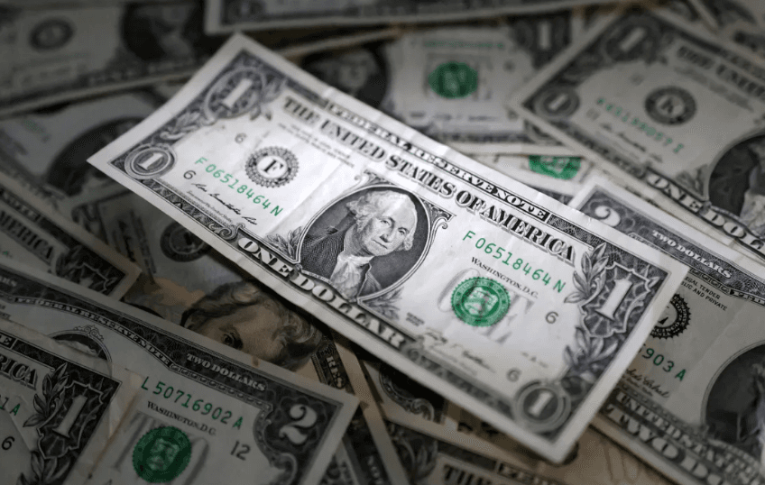 Gastos de brasileiros no exterior alcançam US$ 21,7 bilhões em 2025; maior patamar desde 2014