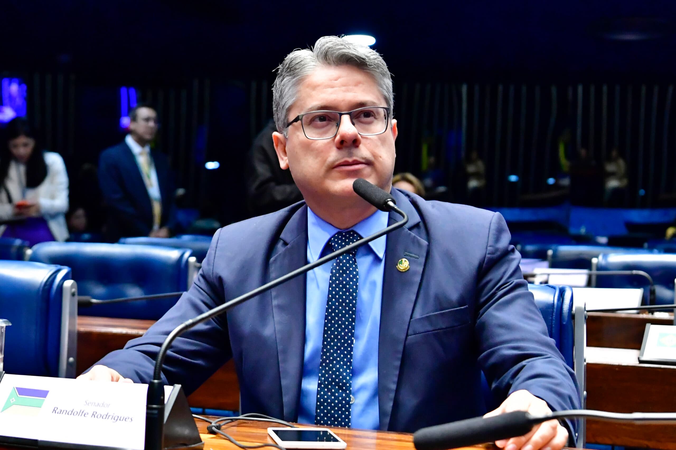 Senador expõe suspeitas no STF, cita Moraes e Toffoli e ameaça impeachment