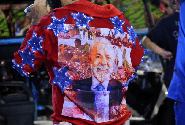 PT reage e pede que TSE enterre ação do PL contra desfile em homenagem a Lula