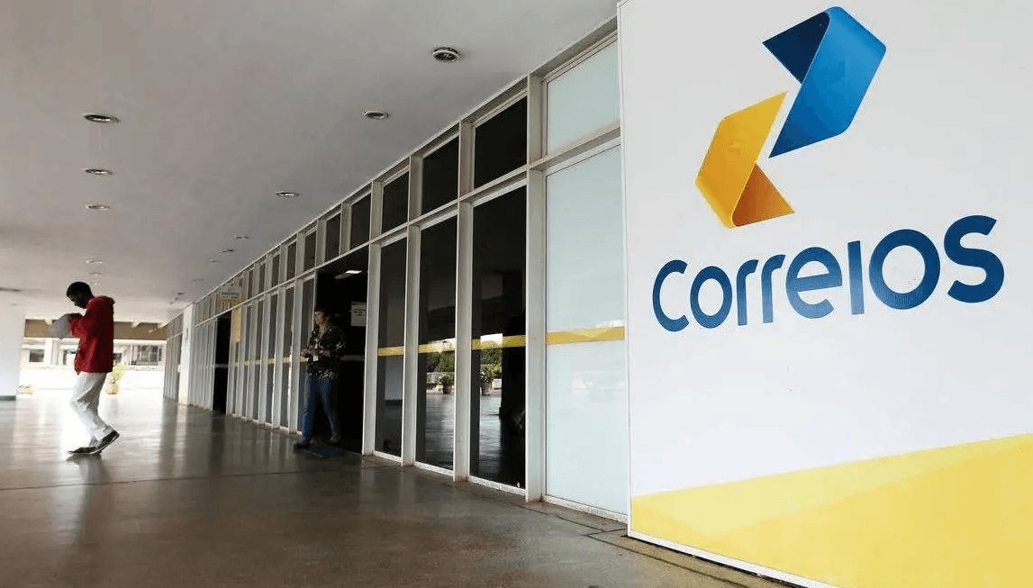 Correios pagam R$ 800 mil sem licitação para defender ex-dirigentes em caso investigado pelo TCU