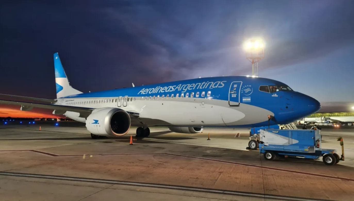 Greve contra reforma de Milei paralisa aeroportos e cancela voos entre Brasil e Argentina