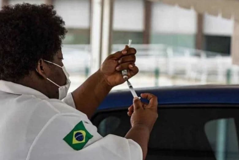 Saúde descarta R$ 108 milhões em vacinas e medicamentos; parte ainda estava dentro da validade