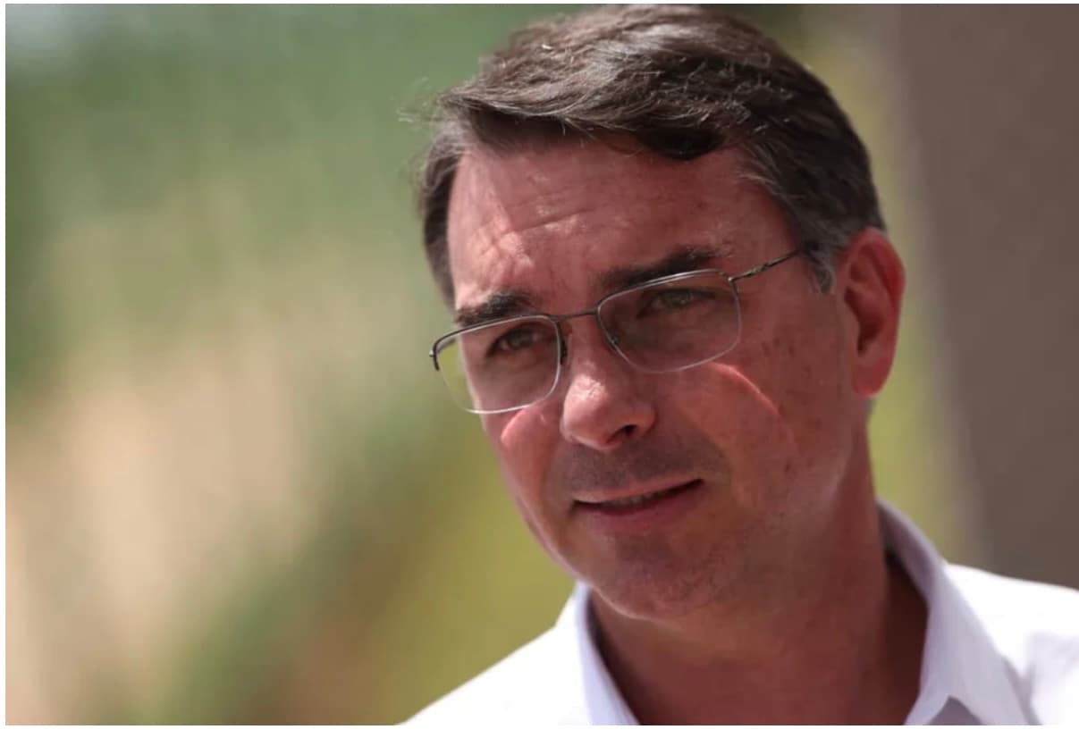 Brasil “Crimes do PT”: Flávio diz que acionará TSE contra desfile sobre Lula