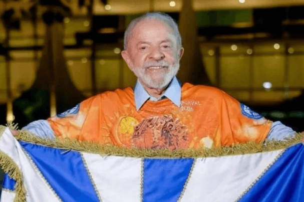 Novo aciona TSE e acusa Lula de transformar Carnaval em pré-campanha eleitoral