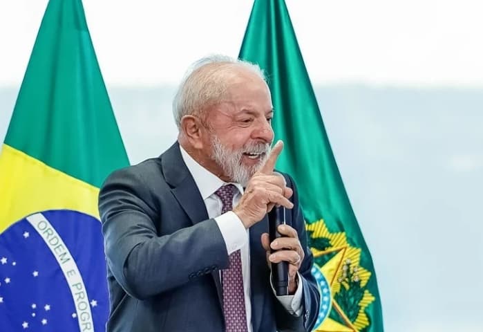 Em tom eleitoral, Lula promete "desmascarar" adversários e mira oposição