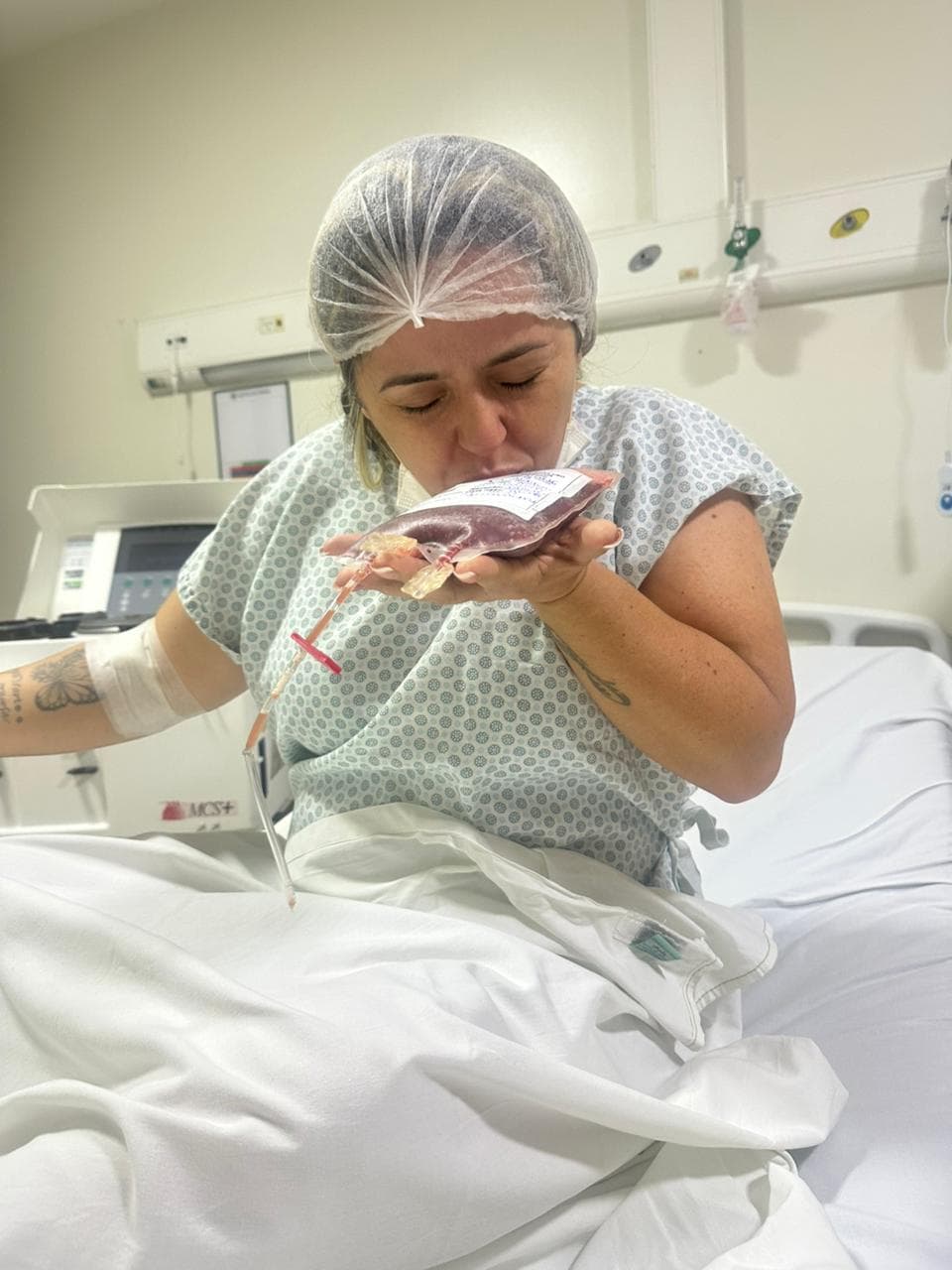 Mãe doa a própria medula óssea para salvar a filha em tratamento em hospital de Natal
