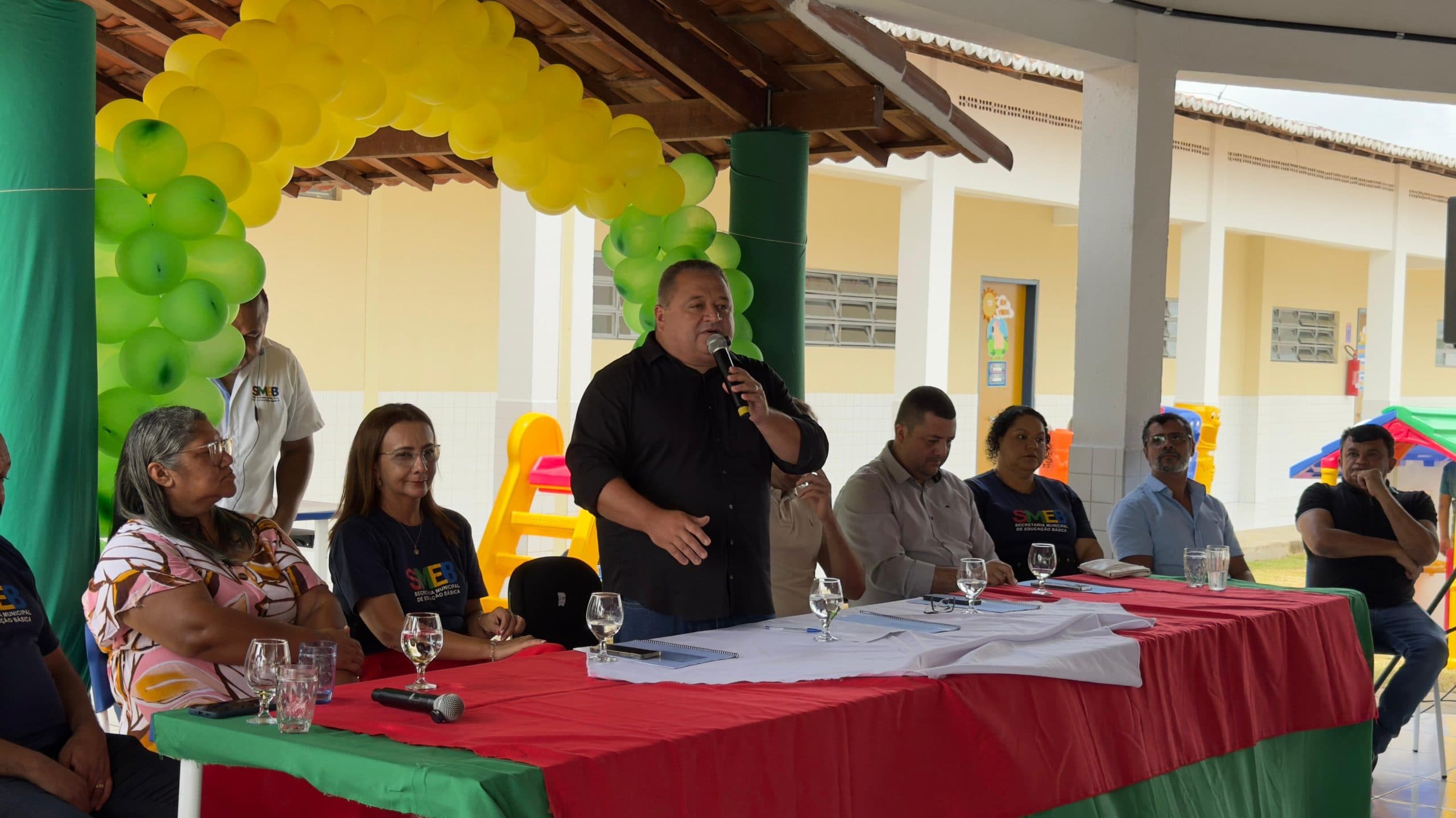 Prefeito Antônio Henrique entrega nova escola na comunidade do Riachão