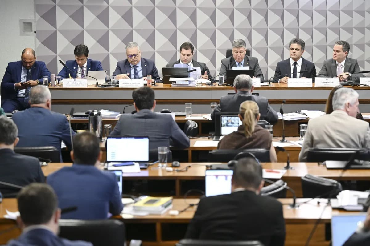 CPMI aprova quebra de sigilo de Lulinha por suspeita de fraude no INSS
