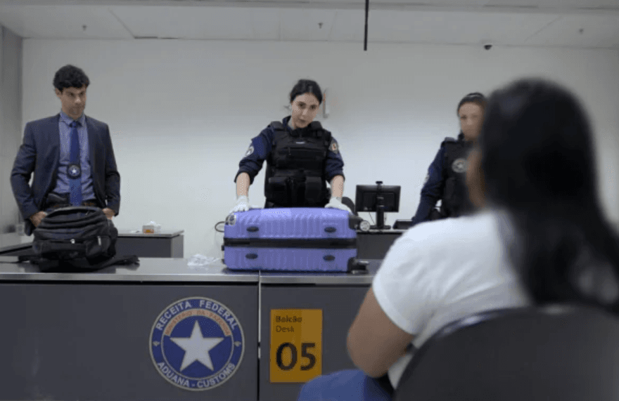 Auditores fiscas da Receita Federal veem “ciúme institucional” da PF em veto a gravação da série ‘Área Restrita' em aeroportos
