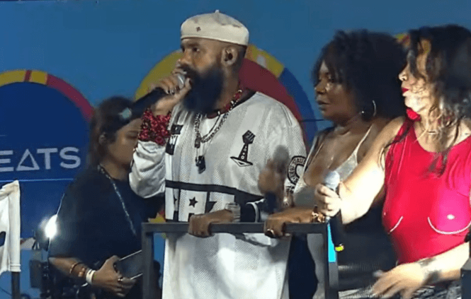 VÍDEO: BaianaSystem puxa coro em apoio a Lula e protesta contra anistia no carnaval de Salvador