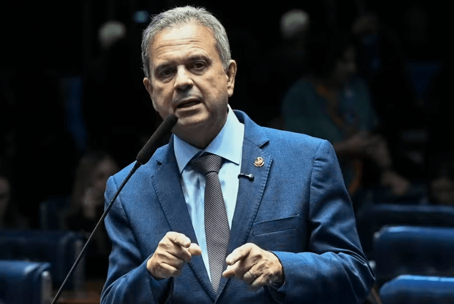 Rogério Marinho diz que desfile de escola de samba foi transformado em palanque político a favor de Lula