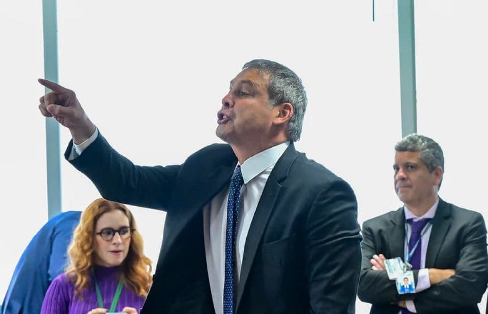 Lindbergh aciona PF e acusa relator da CPMI do INSS de estupro de vulnerável