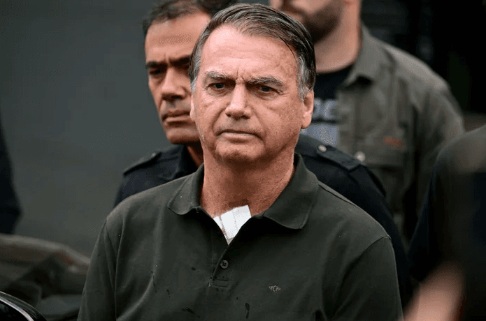 Relatório fala sobre rotina de Bolsonaro na prisão: 144 atendimentos médicos, caminhadas diárias e visitas políticas