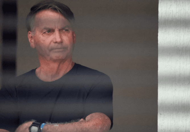 Defesa prepara novo pedido de domiciliar após internação de Bolsonaro