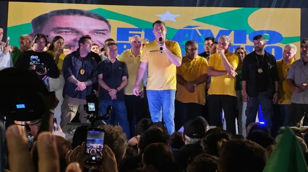 Ao lado de Flávio, Rogério Marinho fala em fazer maioria no Congresso