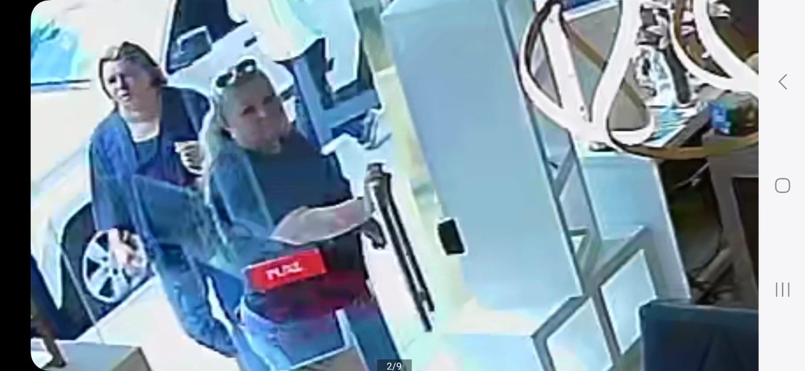 Dupla distrai vendedores para praticar furtos em óticas de Natal; pelo menos duas lojas já foram alvo