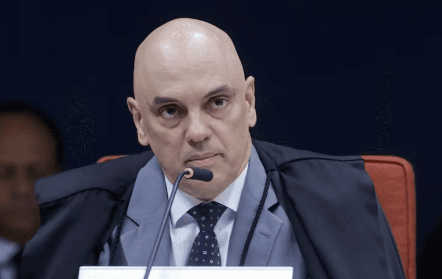 Pressionado por todos os lados, Moraes pode conceder domiciliar a Bolsonaro com várias exigências