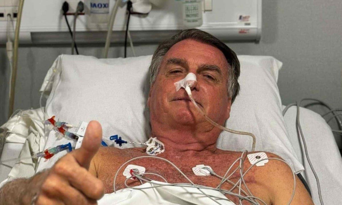 Bolsonaro deixa UTI e é transferido para quarto em hospital de Brasília
