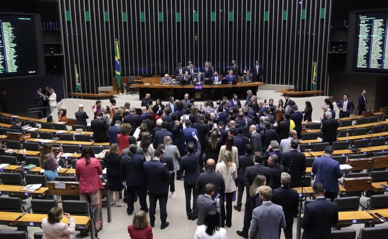 Câmara aprova urgência do projeto que proíbe o governo do PT de impor sigilos em despesas públicas