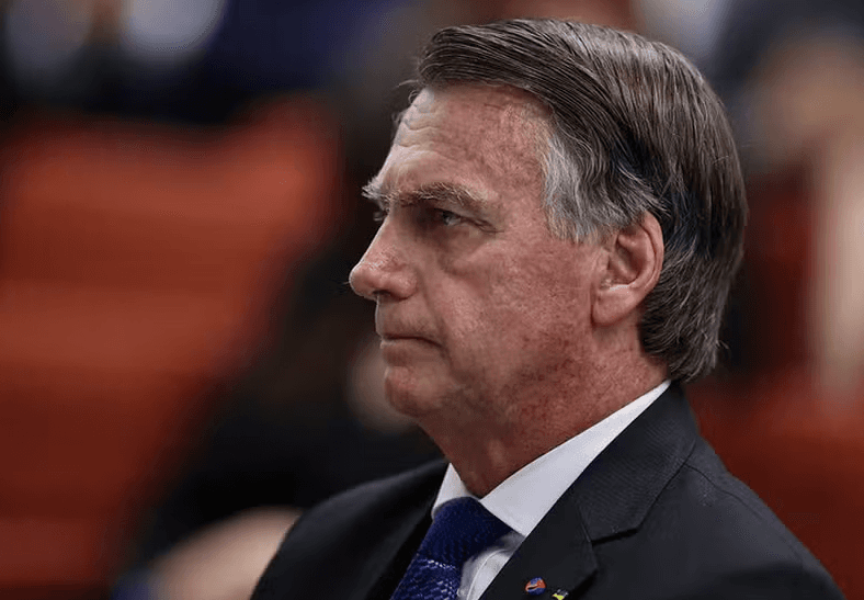 Relatório mostra piora acelerada da saúde de Bolsonaro antes de internação