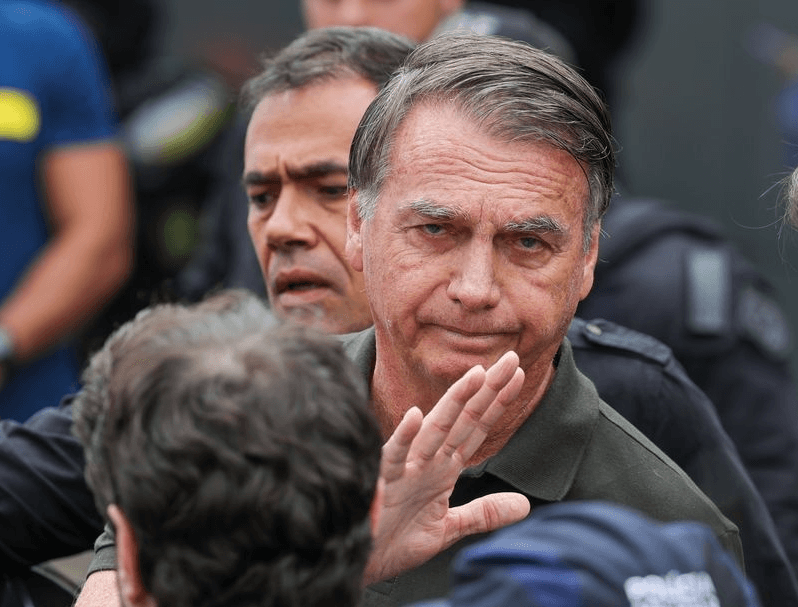 Defesa de Bolsonaro entra com novo pedido de prisão domiciliar e cita ‘a gravidade e a rápida evolução do quadro clínico'