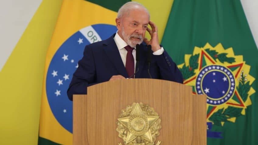 Lula empata no 2º turno com Flávio e Ratinho Junior, diz pesquisa