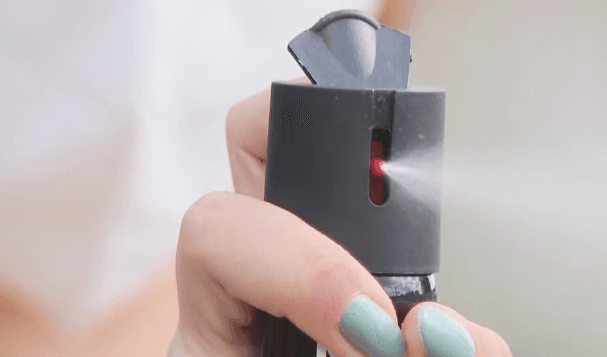 Projeto que regulamenta uso de spray de pimenta por mulheres para defesa pessoal segue para o Senado após aprovação na Câmara